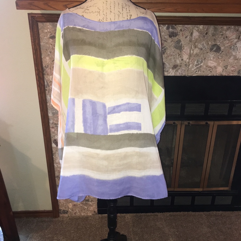 🌺Chico’s colored blouse Opens on Back